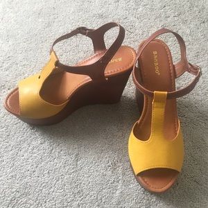Women’s wedge sandals size 9